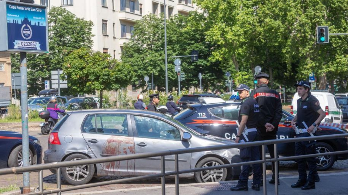 Milano, il giallo del 13enne accoltellato e il cane ucciso: l'auto insanguinata, le contraddizioni del soccorritore e il mistero sull'età