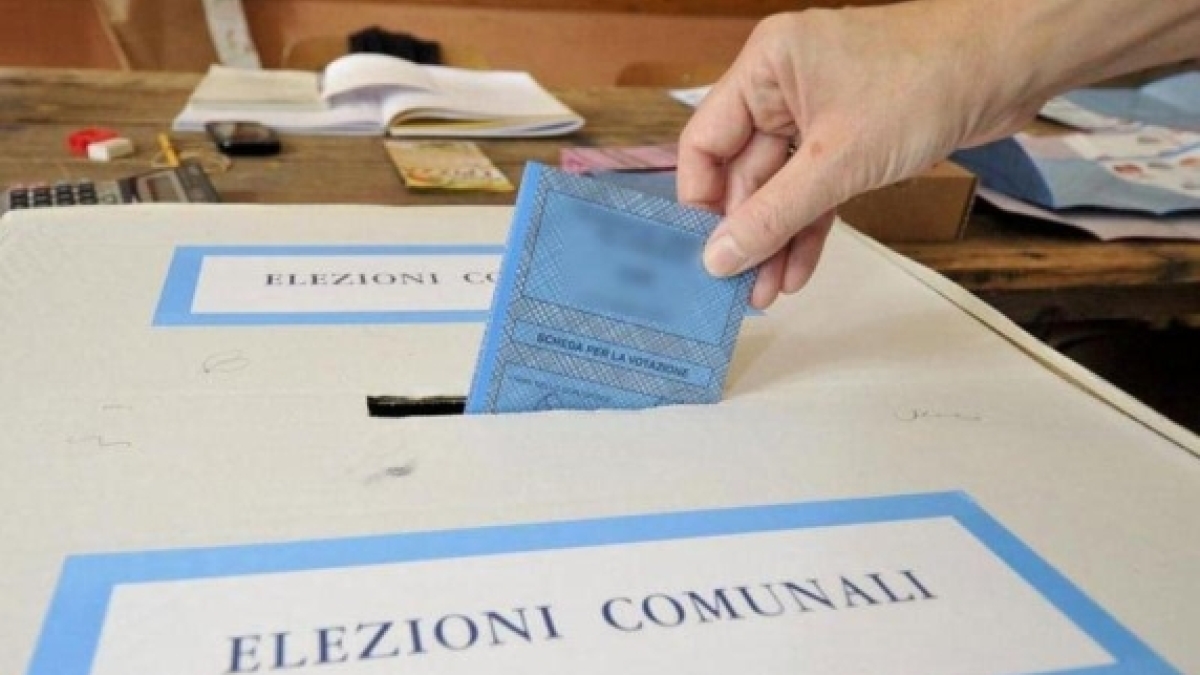 Elezioni amministrative 2025, come si vota: orari, scheda, preferenze, differenze tra comuni. La guida