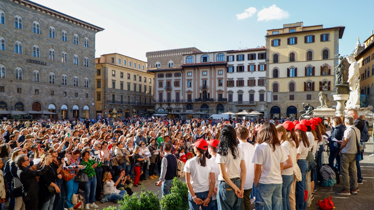 Targhe, panchine e canti: i bacini di Firenze per ricordare Francesco Nuti