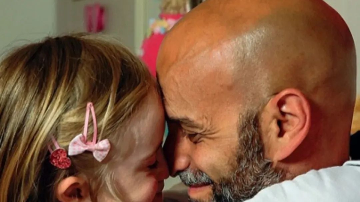 Napoli, l'assessore Luca Trapanese e la lettera al Papa: «Io, cattolico, cresco Alba con il mio compagno: se non siamo famiglia, cosa siamo?»