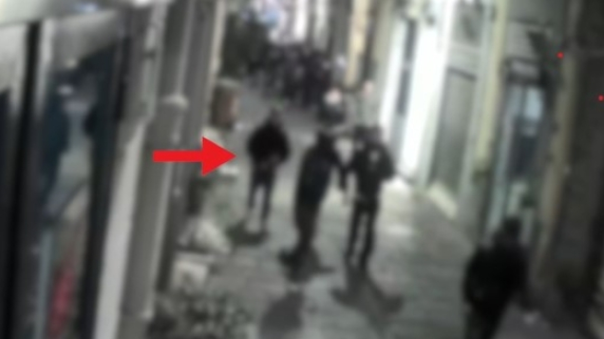 Napoli, a Chiaia i carabinieri chiudono il locale dove fu pestato uno studente