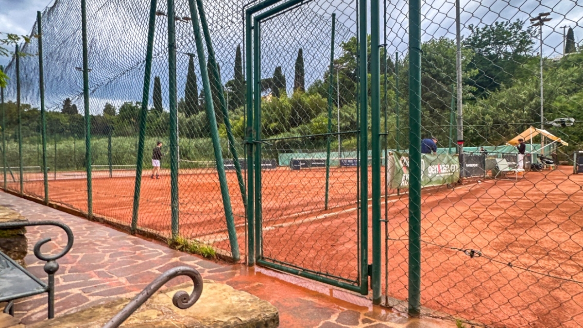 Addio dopo 30 anni al Tennis Carraia di Firenze: il magnate indiano si compra il circolo nel verde di San Niccolò