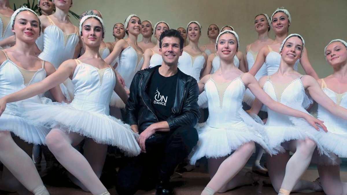Roberto Bolle: «Uso i social solo per lavoro. A Papa Leone XIV regalerei delle scarpette da danza»
