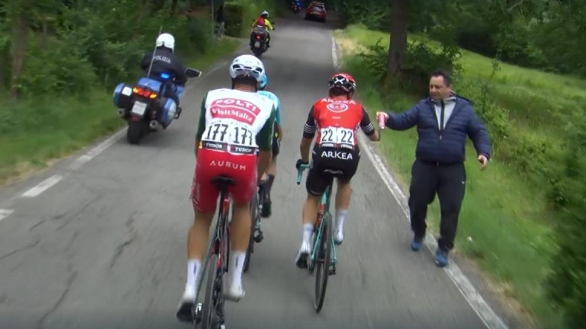 Giro d'Italia, una Coca Cola carissima per Epis: la paga 500 franchi