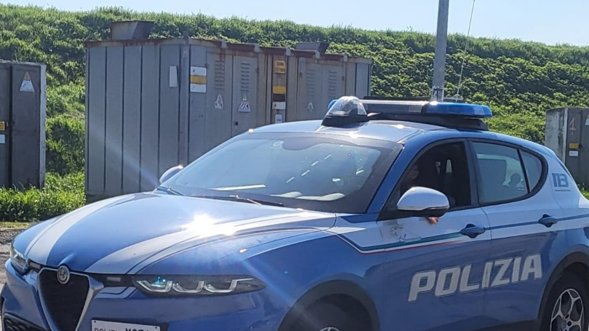 Prato, tenta di uccidere la ex in un parcheggio: la donna salvata da 3 passanti, arrestato un 35enne