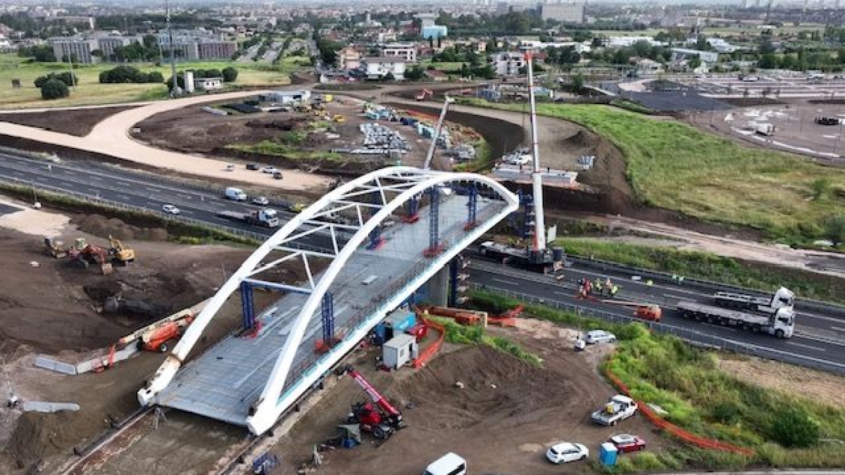 Giubileo a Roma, varato il ponte di Tor Vergata: «Sarà aperto al traffico a fine giugno»
