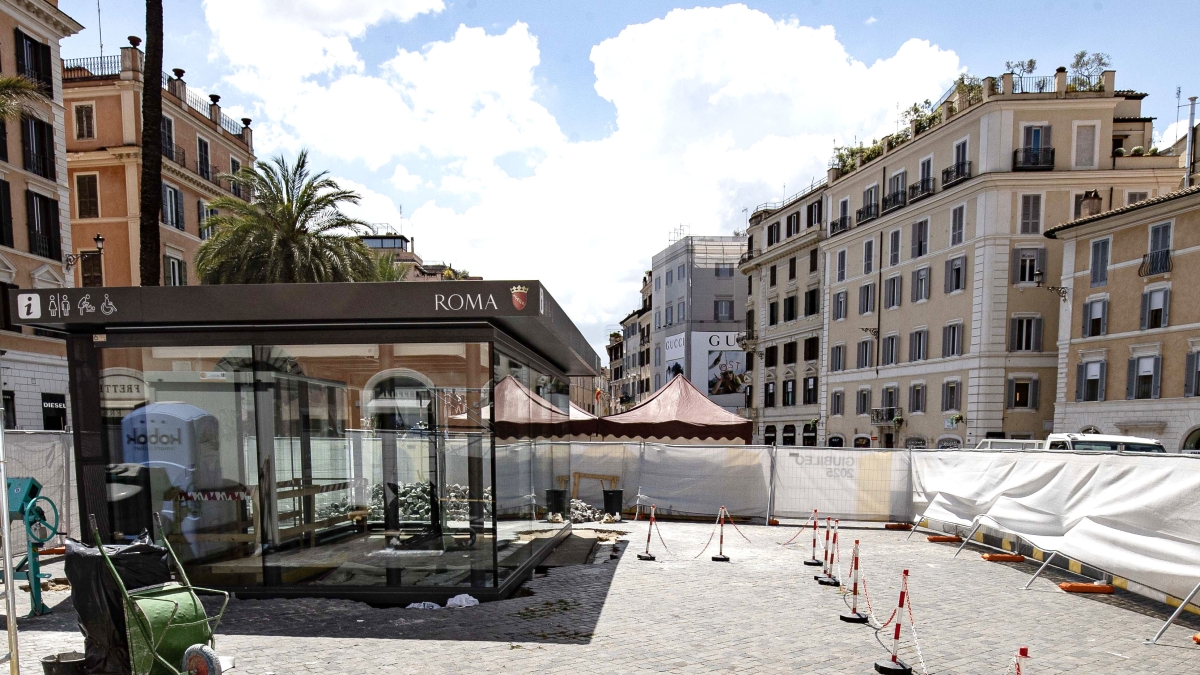 Roma, infopoint a piazza di Spagna: l'interrogazione al ministro Giuli sul «dietrofront della Soprintendenza»