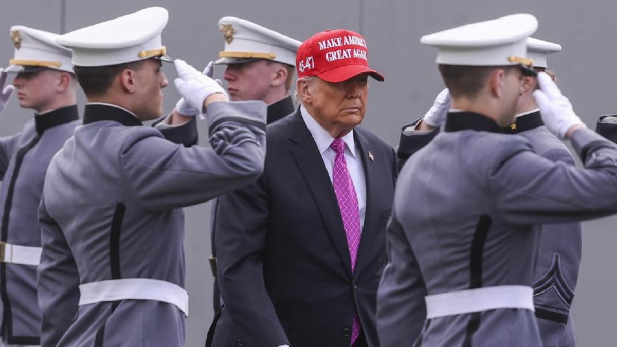 Dai licenziamenti di massa di dipendenti pubblici fino alla mutilazione di Harvard: i giudici possono fermare Trump?