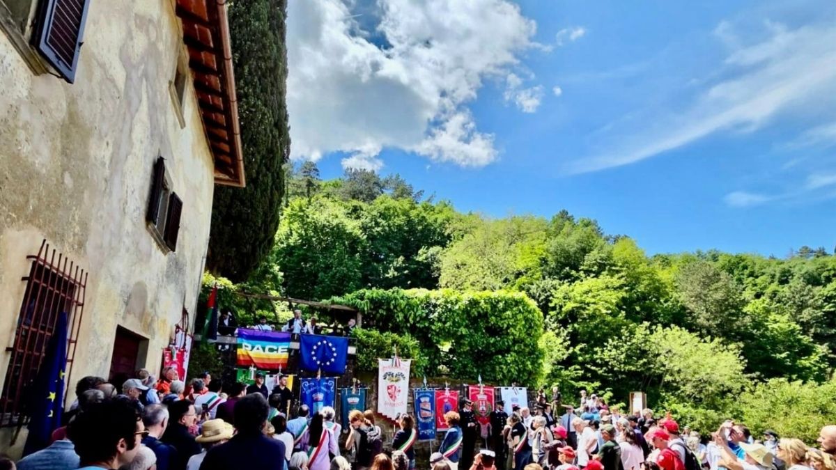 In tanti alla marcia di Barbiana per chiedere la pace: «Ogni guerra è una sconfitta dell'umanità»