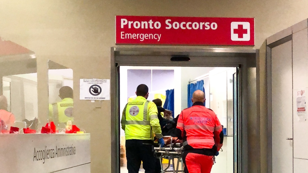 Firenze, ubriaca picchia un’infermiera: denunciata turista statunitense