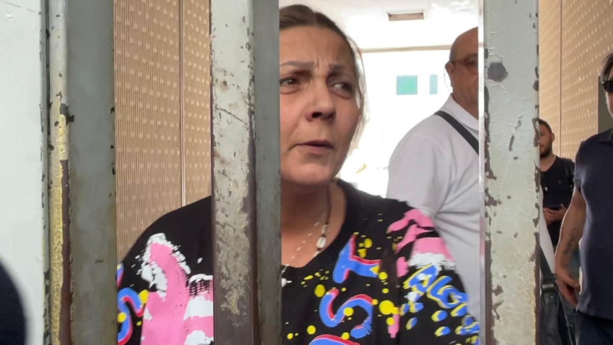 Il dolore della mamma di Martina Carbonaro, uccisa ad Afragola dall'ex fidanzato: «Figlia mia, chi ti ha fatto del male pagherà»