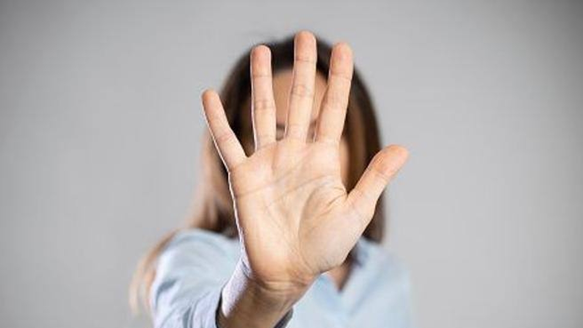 Botte alla ex a Tivoli per una foto sui social: «Mi hai fatto perdere due anni, un pugno per ogni like». Arrestato