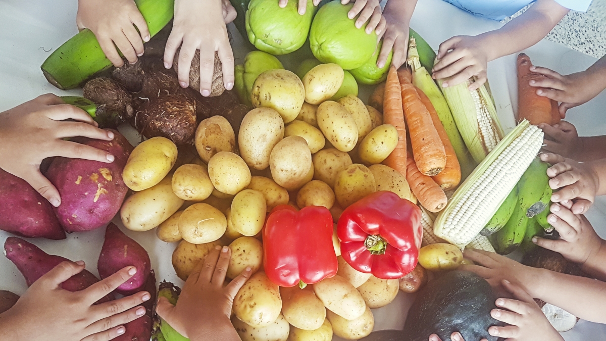 Per la dieta mediterranea, la nuova piramide alimentare che rende più facile seguirla ogni giorno