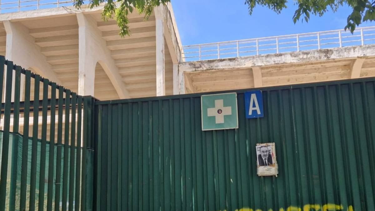 Fiorentina, è toto-allenatore ma i tifosi vogliono Sarri: le foto allo stadio Franchi
