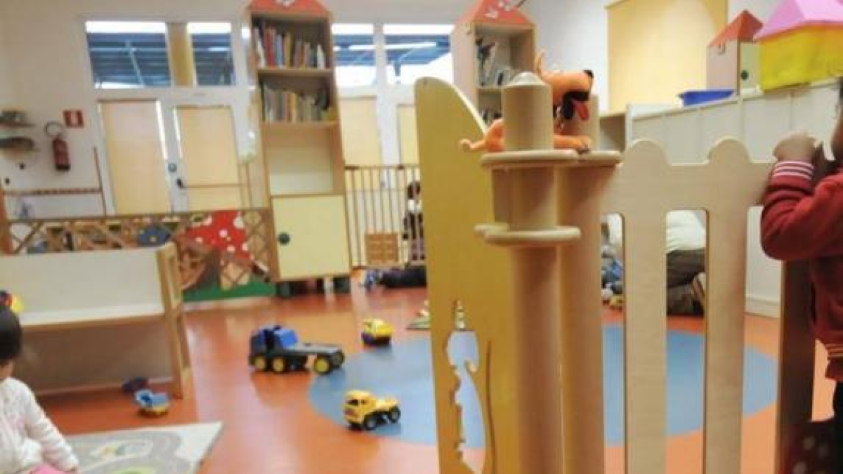 Milano, maestro d'asilo condannato a 7 anni: «Abusi su nove bambine». Il 34enne era stato arrestato in flagranza