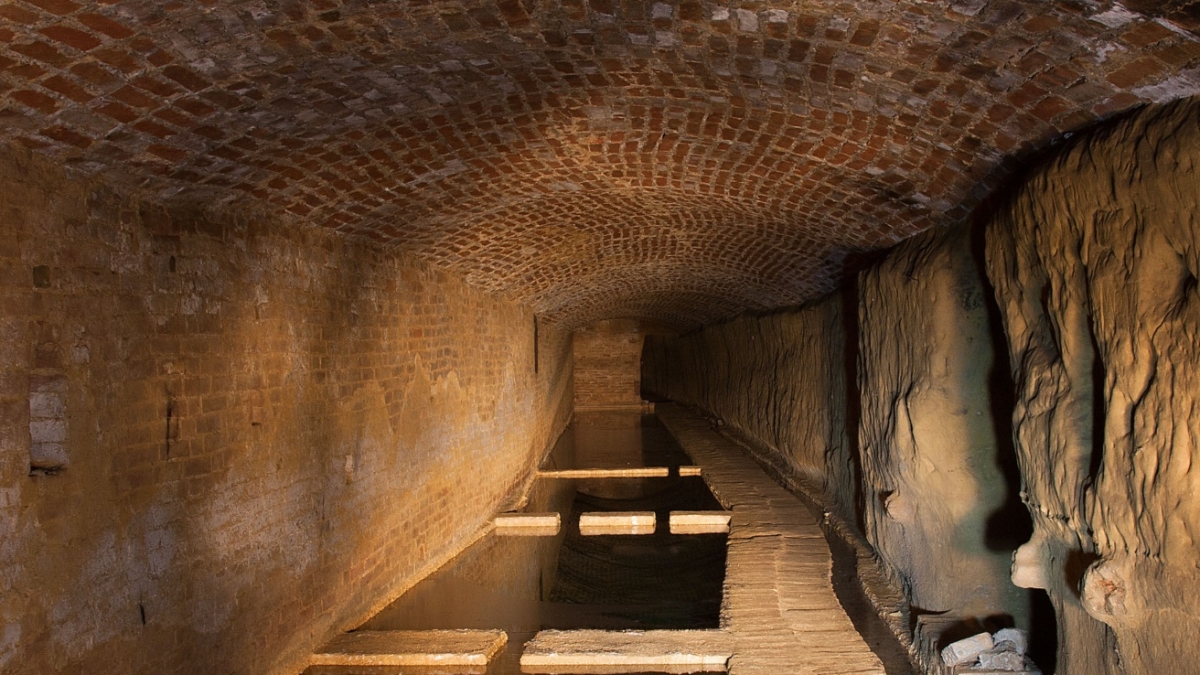 Alla scoperta della Toscana sotterranea: viaggio tra catacombe, miniere e labirinti