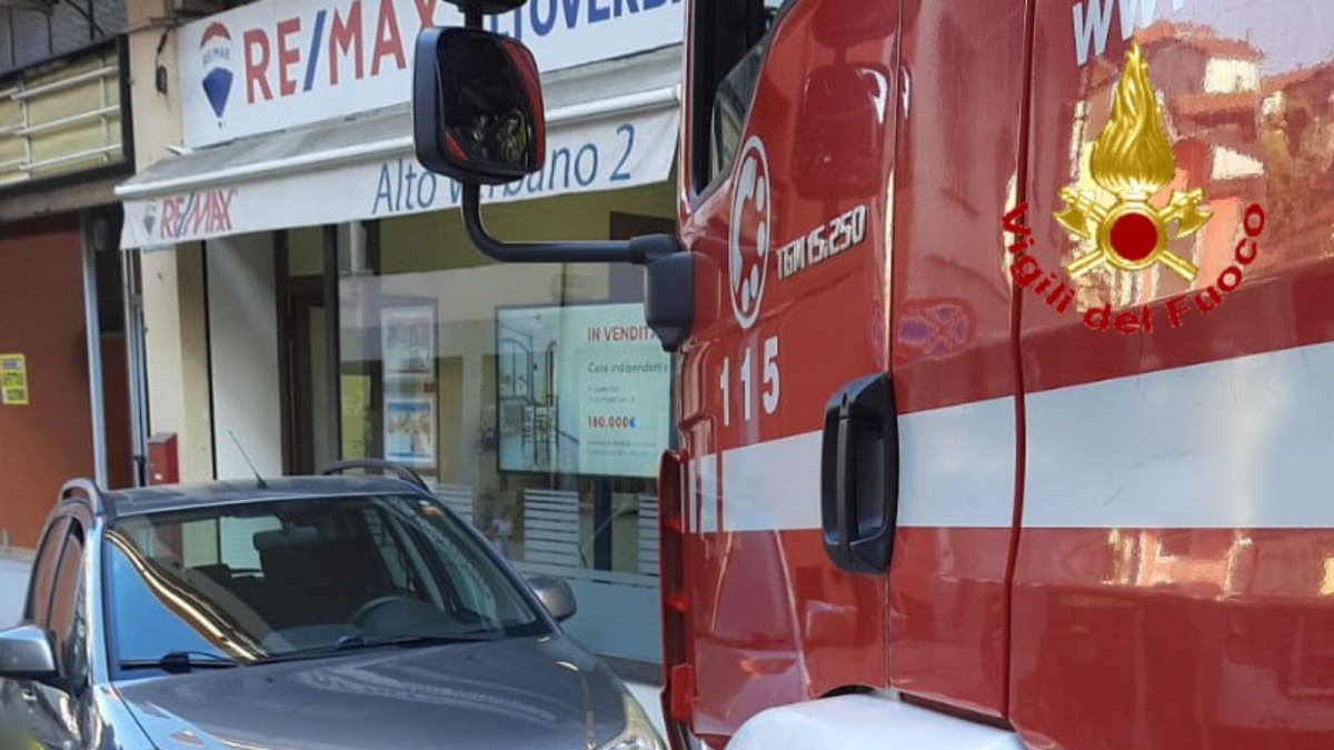 Besozzo, auto parcheggiata in pendenza si muove in retromarcia e uccide una donna di 79 anni