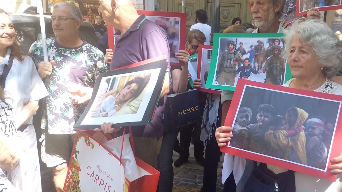 Napoli, il 2 Giugno pro Palestina: corteo per le strade del Vomero. «Siamo tutti bambini di Gaza»