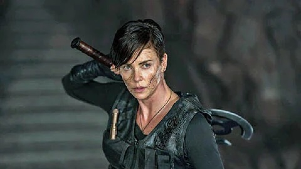 The Old Guard 2, il film Netflix con Charlize Theron in uscita dopo 3 anni dalle riprese sul lago d'Iseo