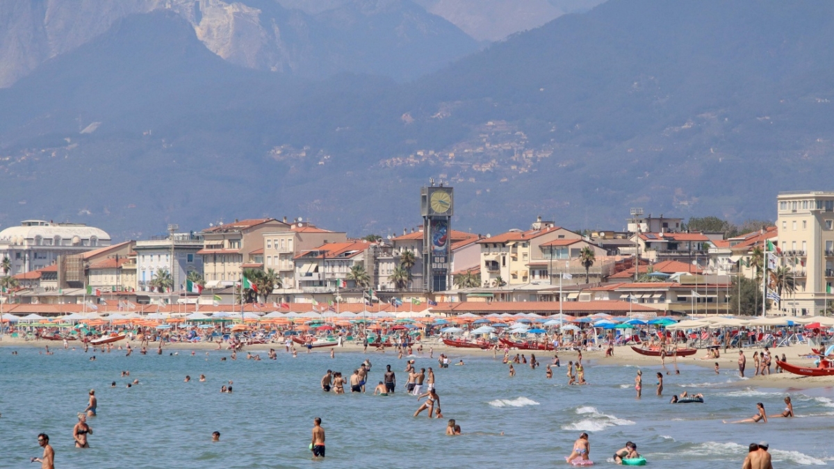 È già allarme caldo per il mare toscano: oltre 1,5 gradi in più (e non è ancora estate)
