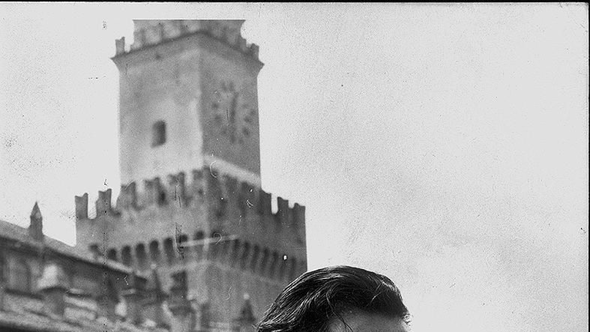 Vigevano, la app turistica del Comune «cancella» lo scrittore Lucio Mastronardi. È polemica: «Un affronto». La replica: «Si parla di lui con linguaggio moderno»