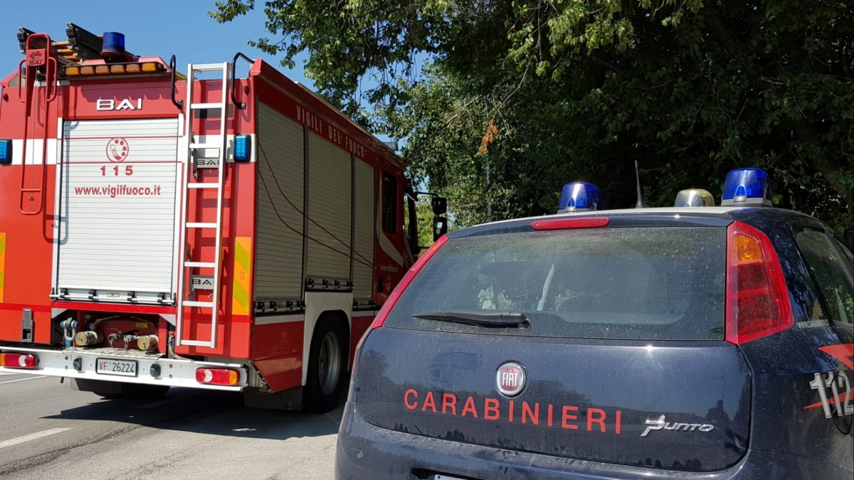 Caivano, incendio in casa fa scoprire serre per la coltivazione di marijuana: arrestato il proprietario
