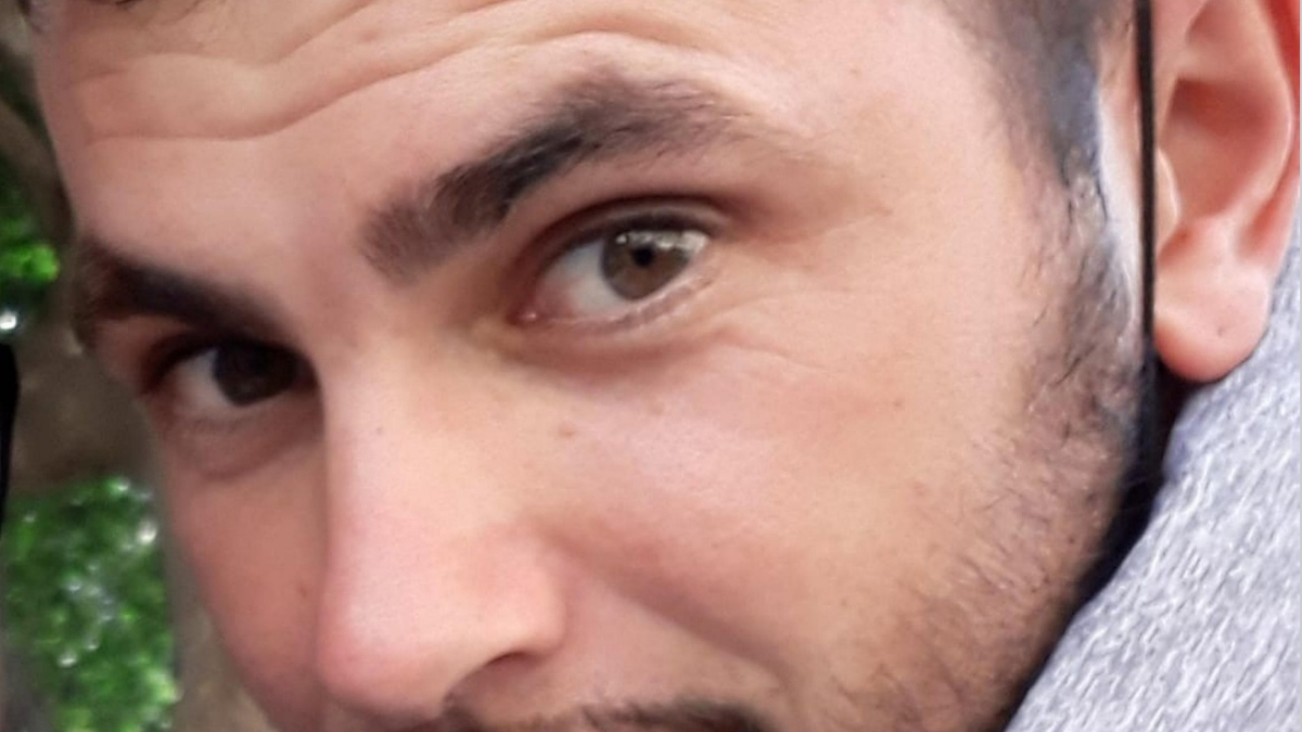 Perquisita la casa del killer di Denisa e Ana: «Indizi su altre vittime e complici». Lui aggredito in cella La doppia vita di Vasile Perquisita la casa del killer di Denisa e Ana: «Indizi su altre vittime e complici». Lui aggredito in cella La doppia vita di Vasile