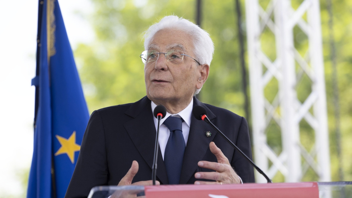 Mattarella: «L'Ue resista agli attacchi interni ed esterni. Web troppo spesso espressione di violenza»
