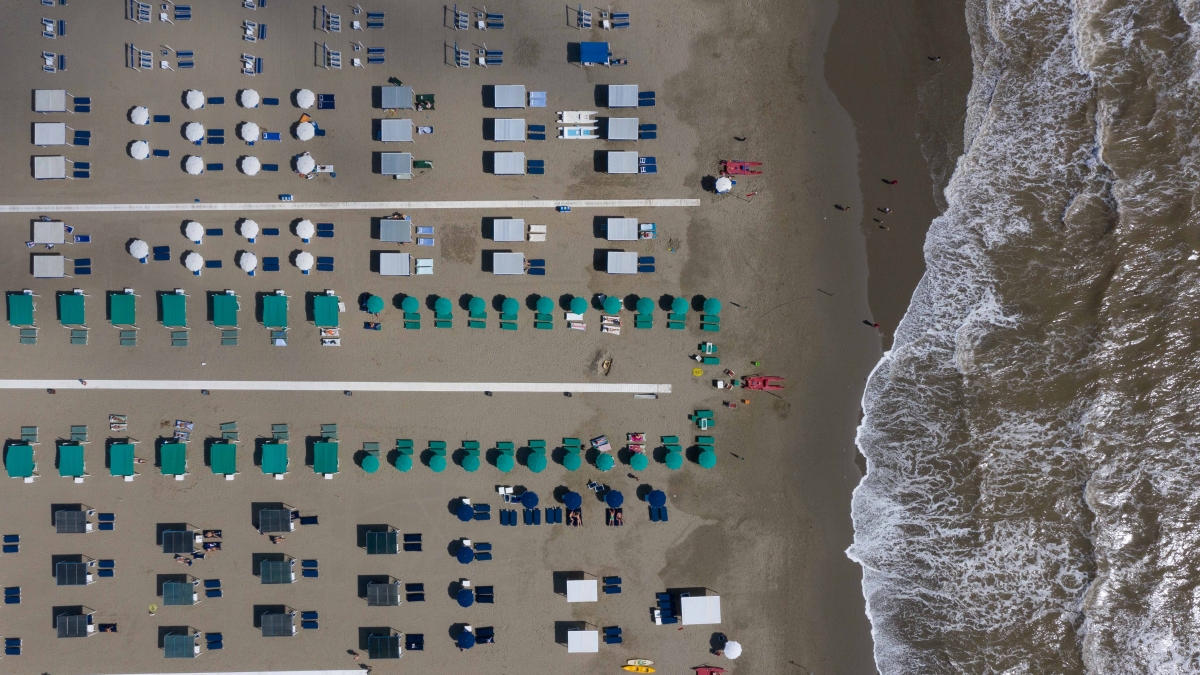 In Versilia la spiaggia è sempre più cara: dall'ombrellone al bar, almeno 1.600 euro per 7 giorni