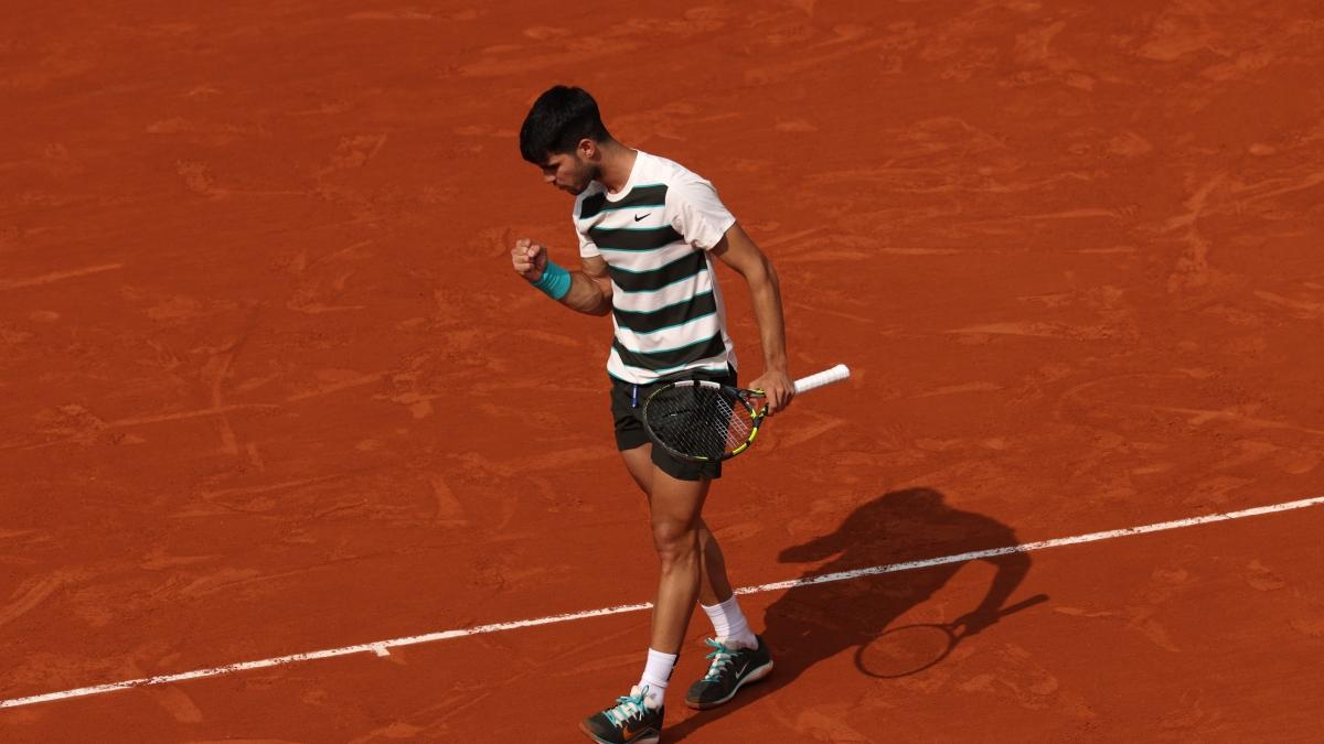 Sinner-Alcaraz, finale Roland Garros: Jannik protesta per una palla fuori, Carlos ancora avanti di un break Live 6-4, 7-6, 4-6, 6-7, 4-5