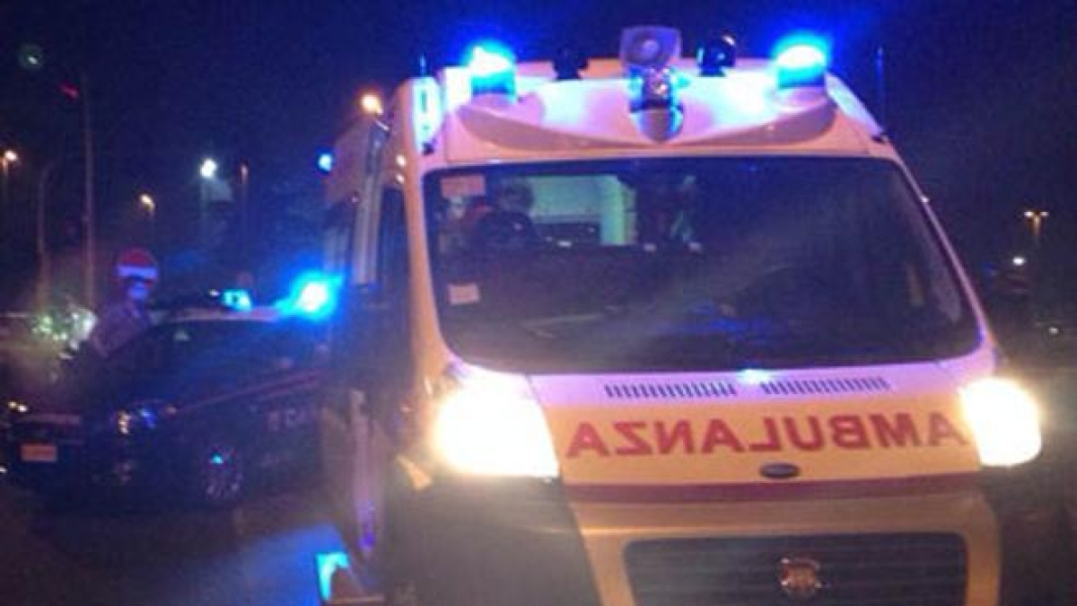 Roma, mamma e figlio di 4 anni investiti sulla Casilina: caccia al pirata della strada