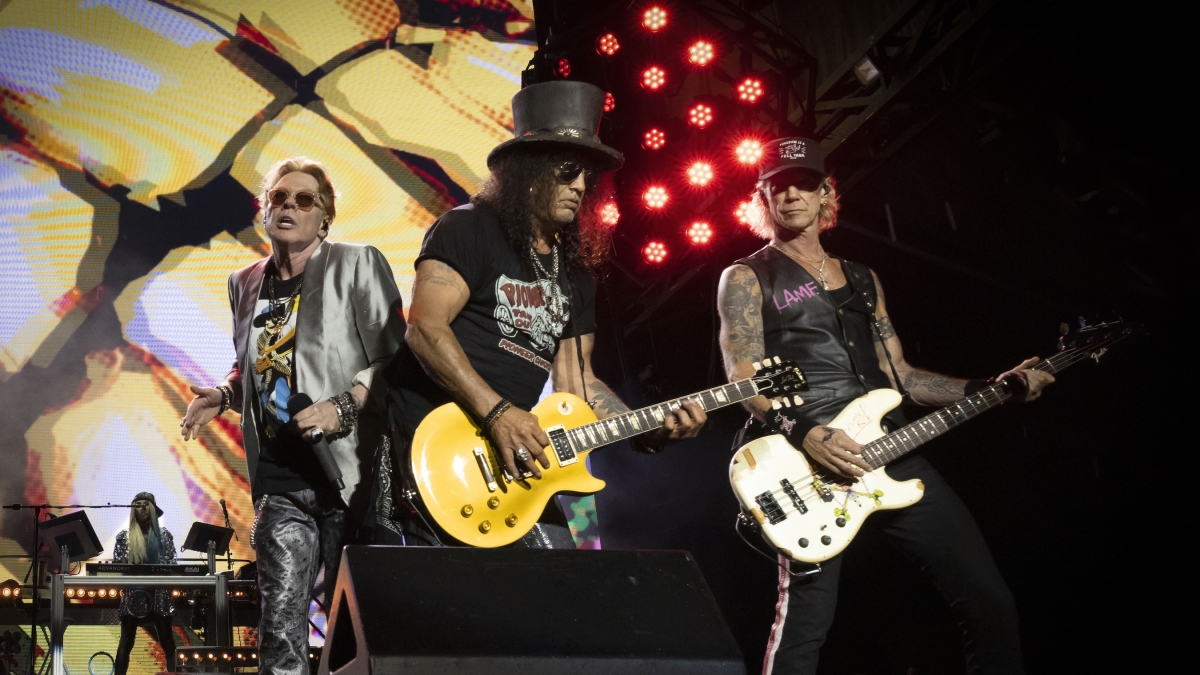 Guns N’ Roses a Firenze Rocks, con cinque teschi in copertina cominciò la scalata in vetta al mondo