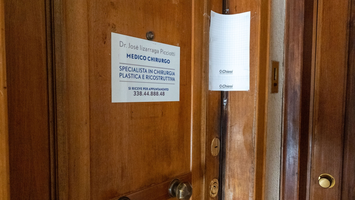 Morta dopo una liposuzione a Roma: nello studio mancava il defibrillatore