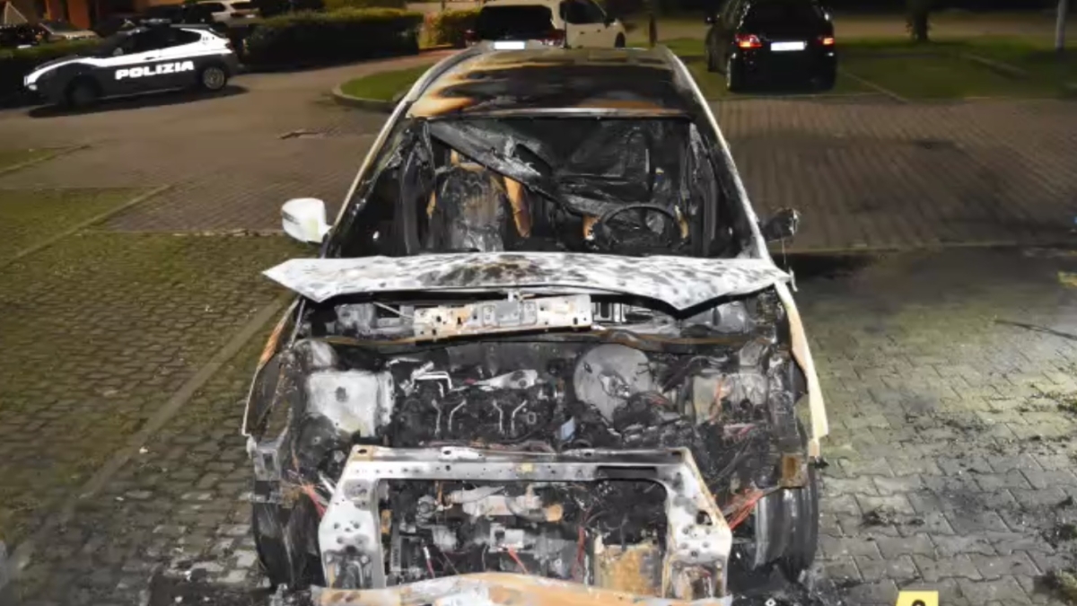 Chinatown di Prato, in sei in manette per il racket della prostituzione: anche mandante e vittima dell'intimidazione incendiaria con la bara