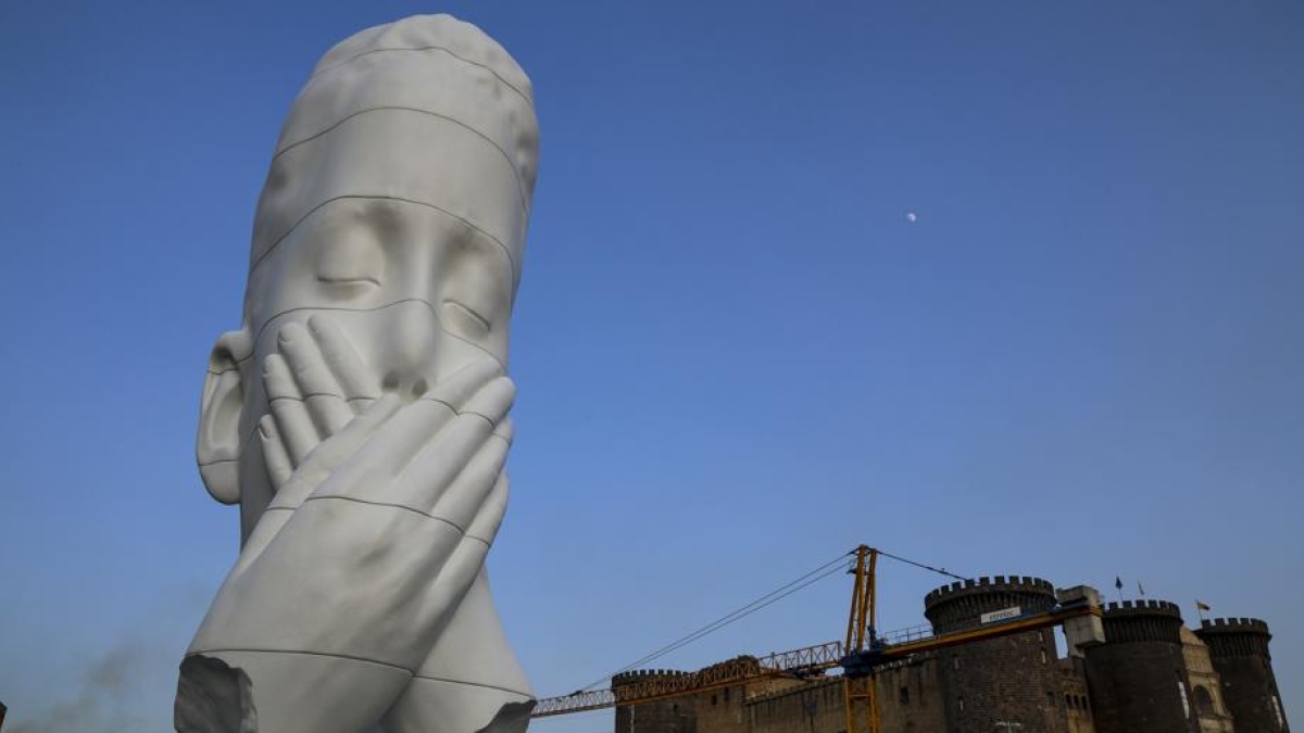 Arte pubblica, accuse ineleganti e (troppe) parole in libertà