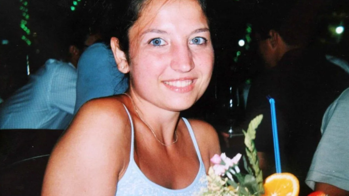 garlasco clamorosa svolta nelle indagini nella bocca di chiara poggi il dna di un uomo ignoto pi249 persone sulla scena