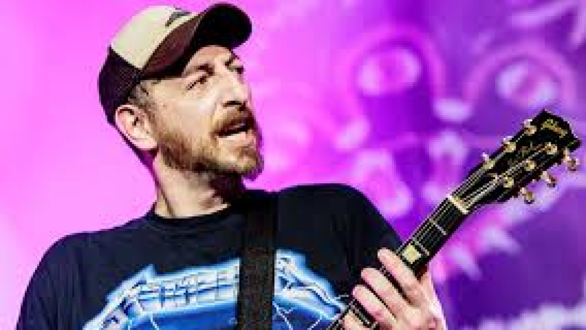 Milano, Giancane in concerto al Magnolia: una cartolina grottesca dell'estate italiana