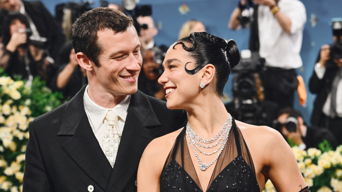 Dua Lipa conferma: sposerà l’attore Callum Turner
