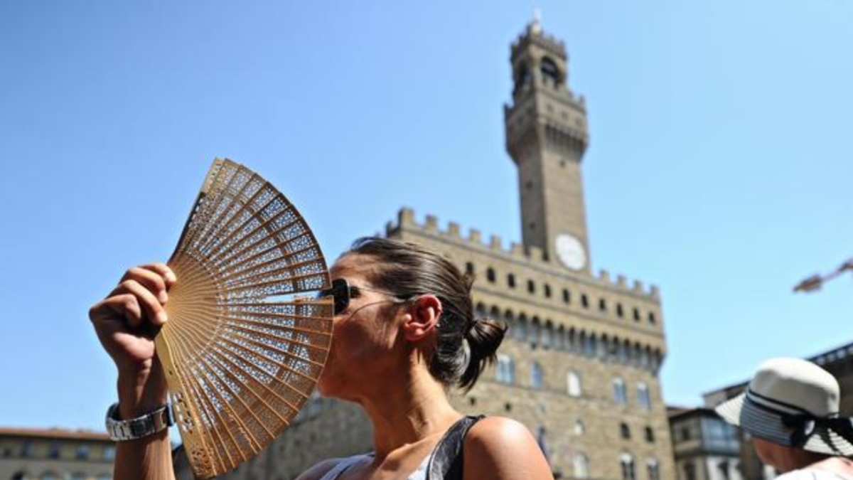 Allerta caldo a Firenze, domenica 15 giugno codice rosso: la temperatura sale a 37 gradi