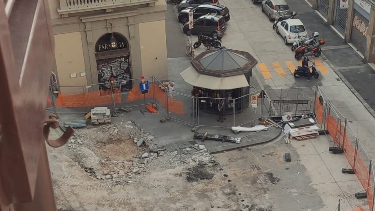 Firenze, il cantiere deserto da 25 giorni in via Pietrapiana: adesso si muove il Comune