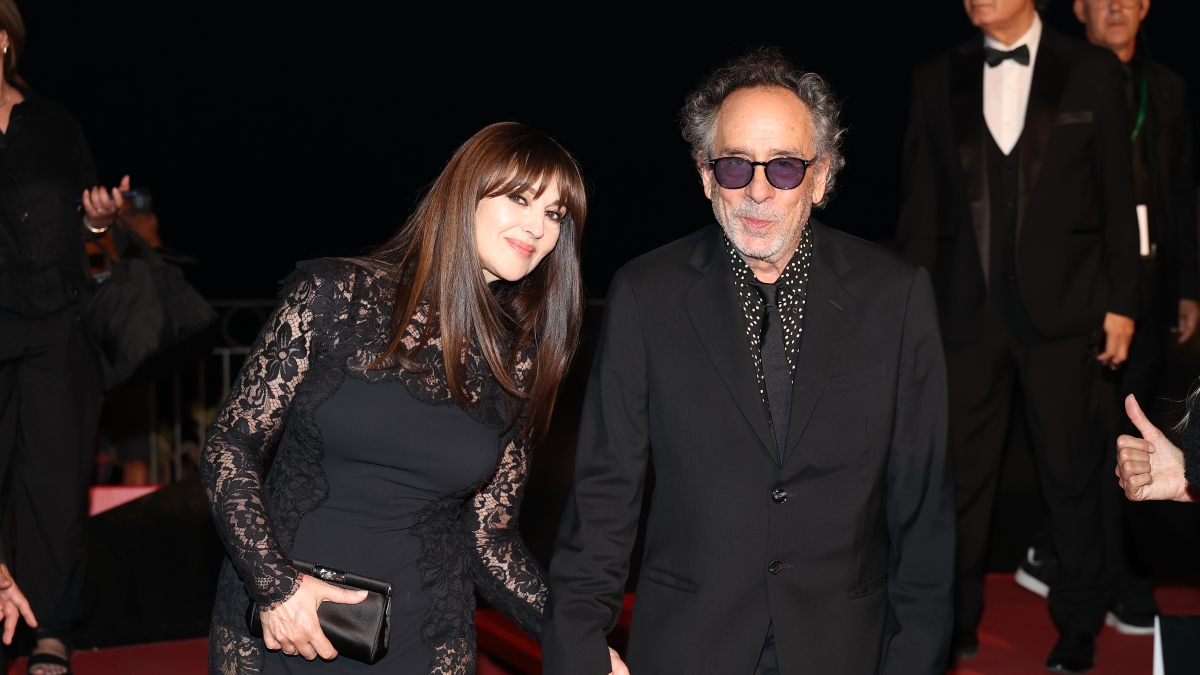 Monica Bellucci: «Lavorare con Tim Burton? Sto con l'uomo, non il regista. Le cattiverie su mia figlia Deva? Servono anche quelle»