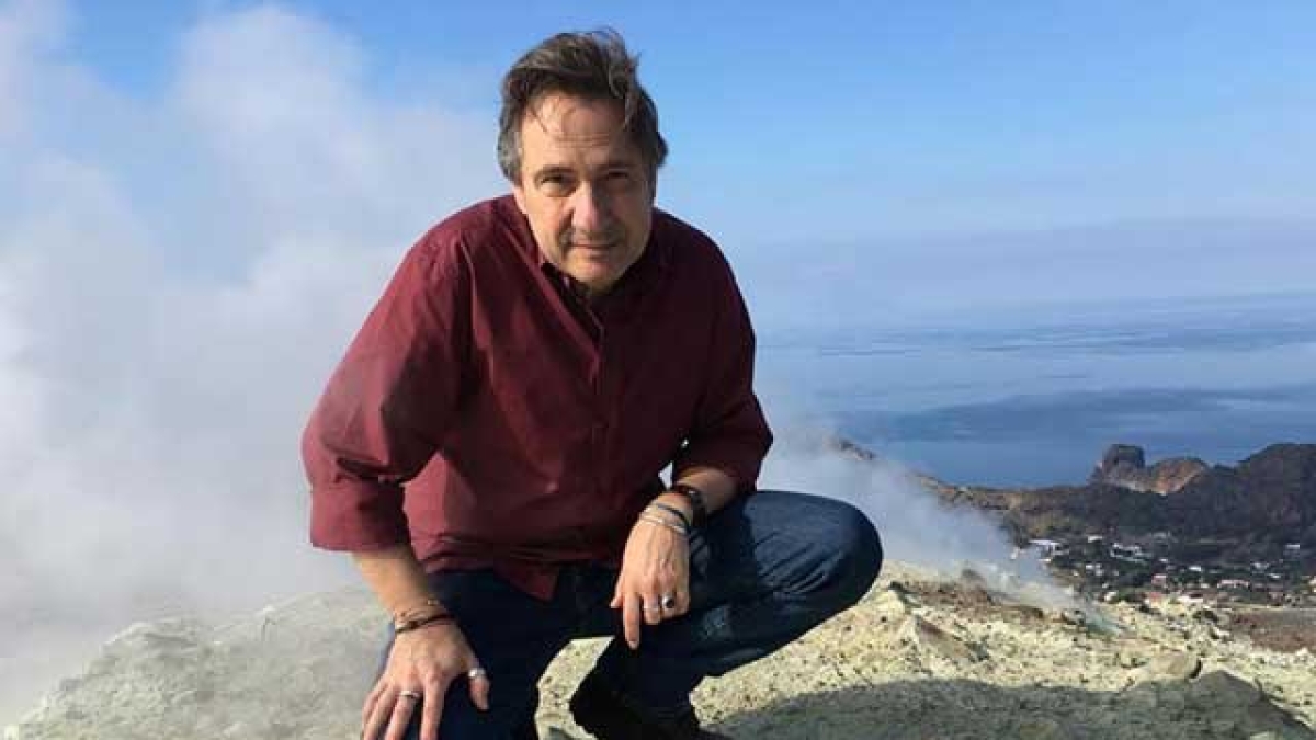 Mario Tozzi: «La plastica è il male del capitalismo. I Campi Flegrei prima o poi esploderanno»