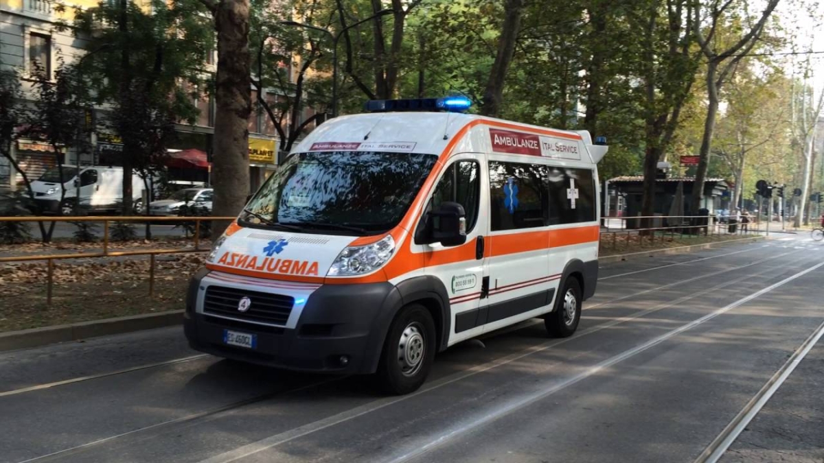 Cremona, morto camionista 61enne durante il carico del tir: schiacciato da un container