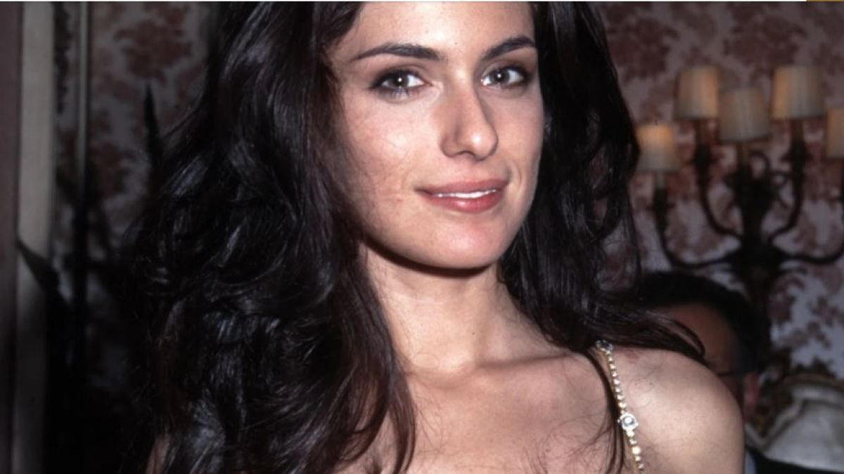 AnnaValle, i suoi primi 50 anni: da miss Italia al cinema e la tv. Il matrimonio, i due figli e la sua totale riservatezza