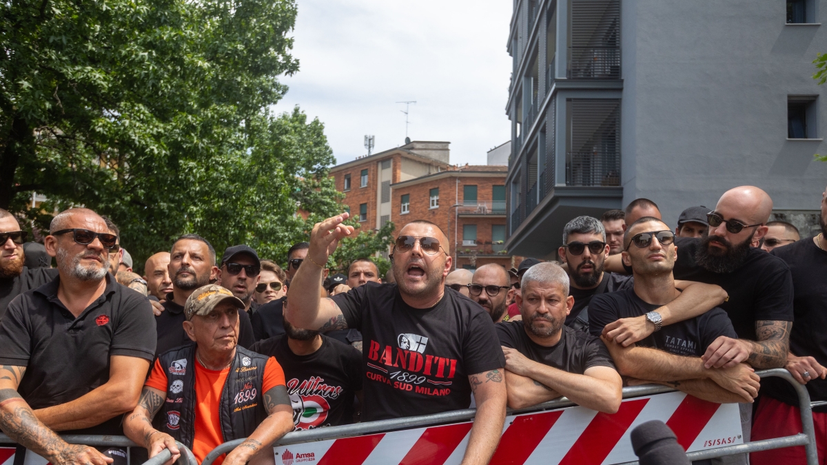 Inchiesta Doppia Curva, tra gli ultrà di Inter e Milan fuori dall'aula bunker di San Vittore: il racconto e le reazioni
