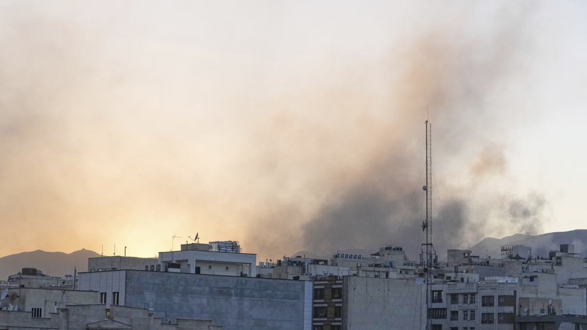 Israele attacca il reattore ad acqua pesante di Arak, missili iraniani su Tel Aviv: colpito l Israele attacca il reattore ad acqua pesante di Arak, missili iraniani su Tel Aviv: colpito l