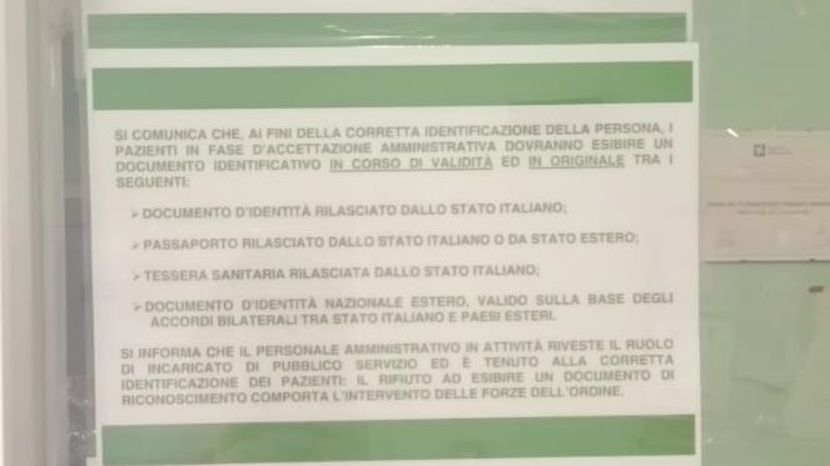 Lamin, migrante senza documenti e il percorso a ostacoli per farsi curare la mano a Milano: «Ma il diritto alla salute vale anche per gli irregolari»