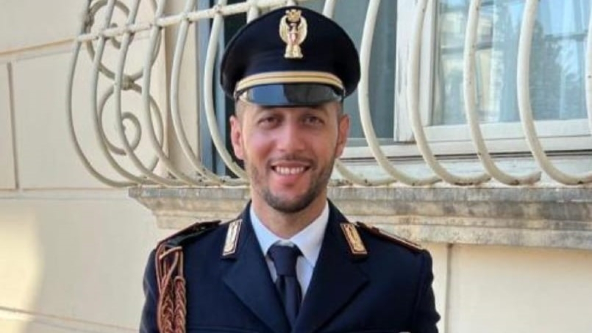 Christian Di Martino, il poliziotto salernitano accoltellato da un immigrato a Milano è tornato in servizio