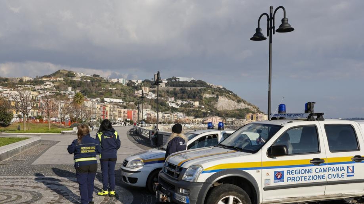 Campi Flegrei, il governo: «Vie di fuga, lo svincolo atteso da 40 anni sarà pronto in 15 mesi»