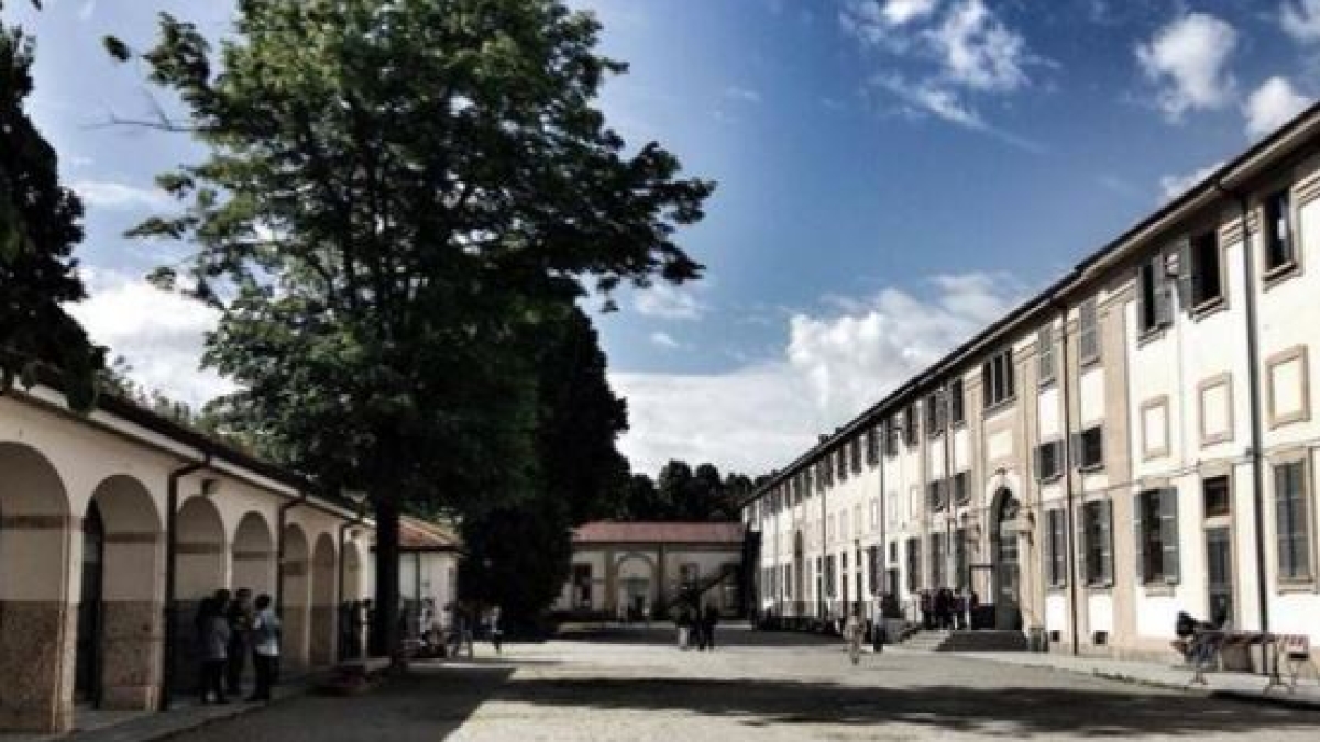 Lutto al liceo Nanni Valentini di Monza, è morta la vicepreside Marta Vergani: l'allarme dopo l'assenza alla Maturità